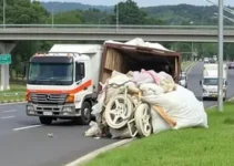 carreta carregada com polietileno