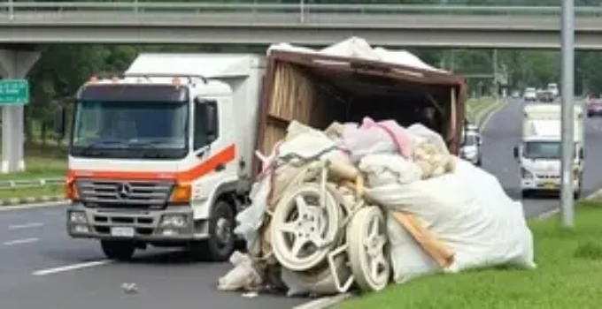 carreta carregada com polietileno
